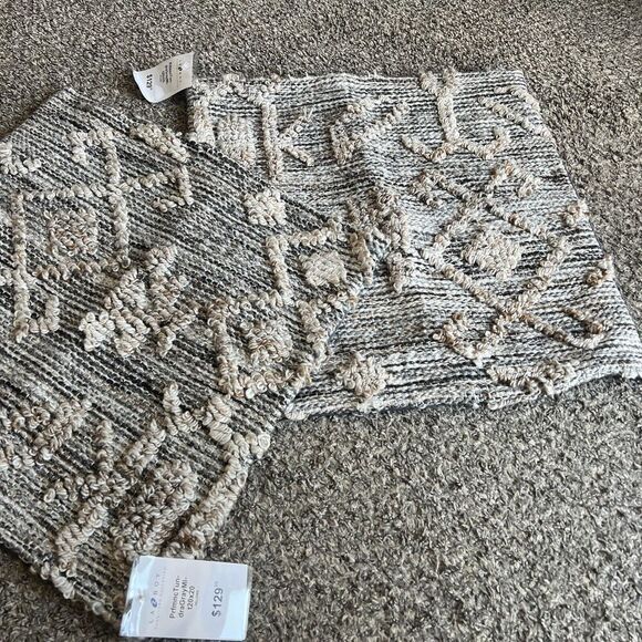 La Z Boy Woven Textured Gray Tan Throw Pillow Covers High Quality Set Of 2 New - Picture 1 of 5